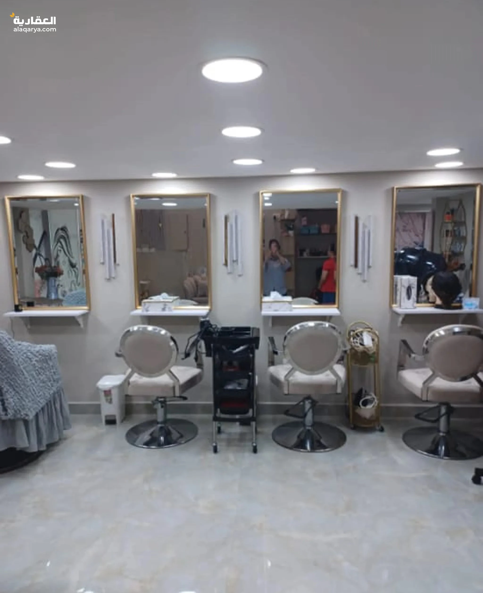 #صالون مكون من طابقين من دون الموظفات