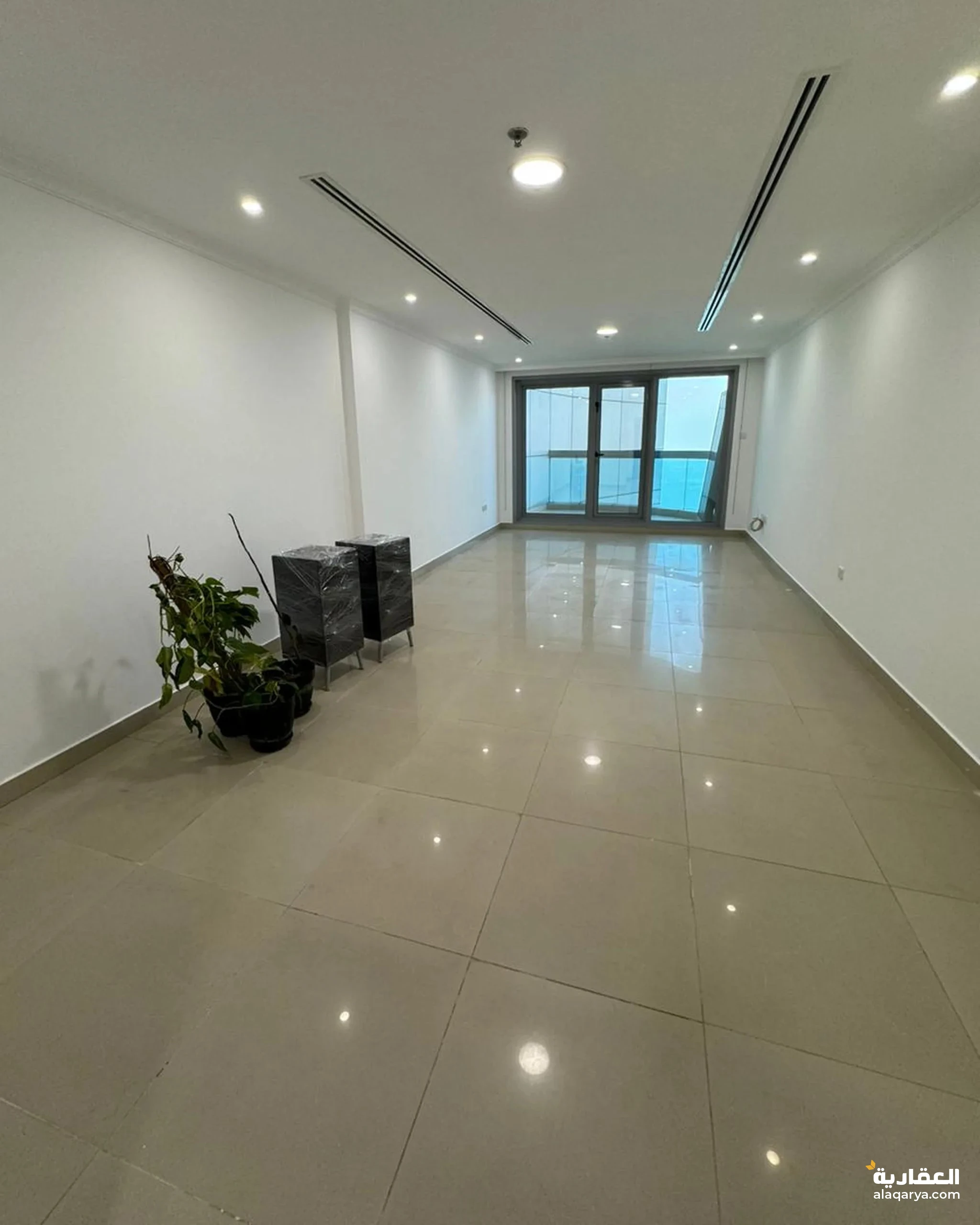 #شقه في عجمان علي البحر بسعر طيب جداً التوالصل للجدين