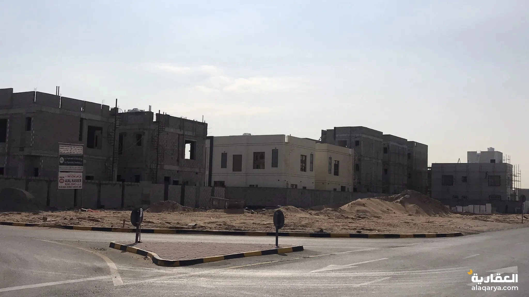 #قطعه ارض للبيع بعجمان. الحليو 2 مقابل برج فام علي الشارع العام مباشره. سكني خاص فلل