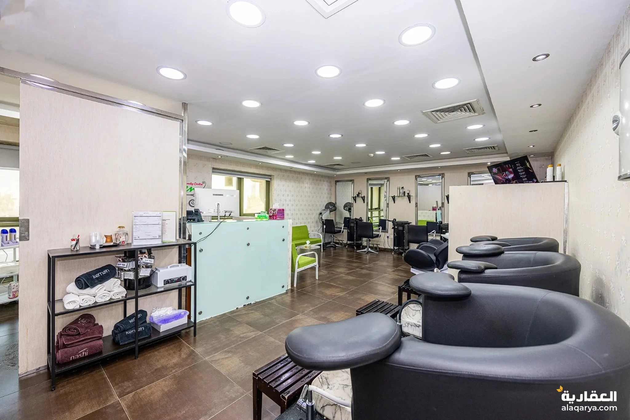 #بسبب الانتقال والسفر صالون نسائي بكامل معداته بمدخول جيد جدا