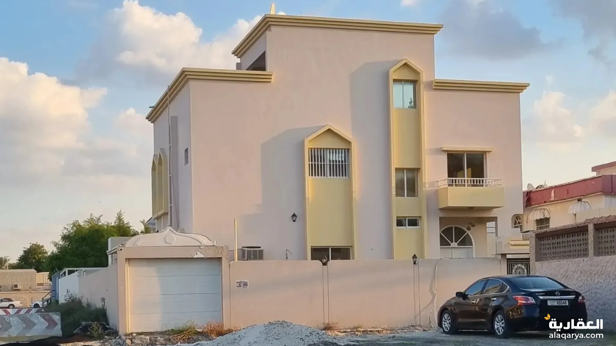 #للايجار فيلا في الشارقة الرفاعة على الشارع العام نظيفة جدا