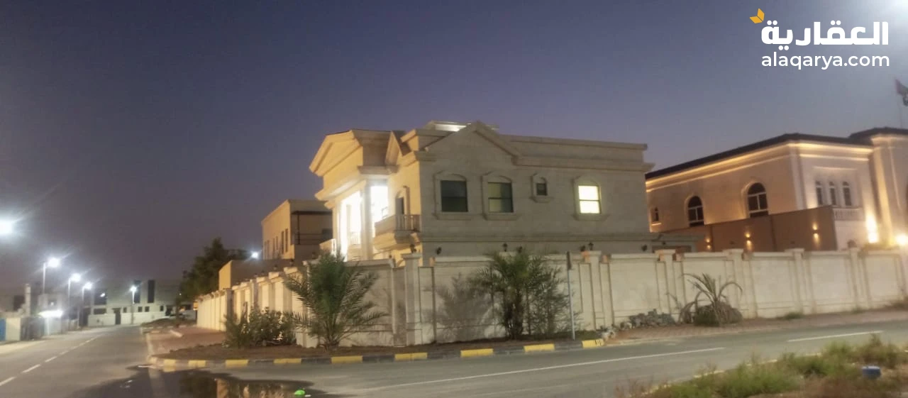 للبيع فيلا جديده زاويه مكسيه حجر زاويه على شارعين