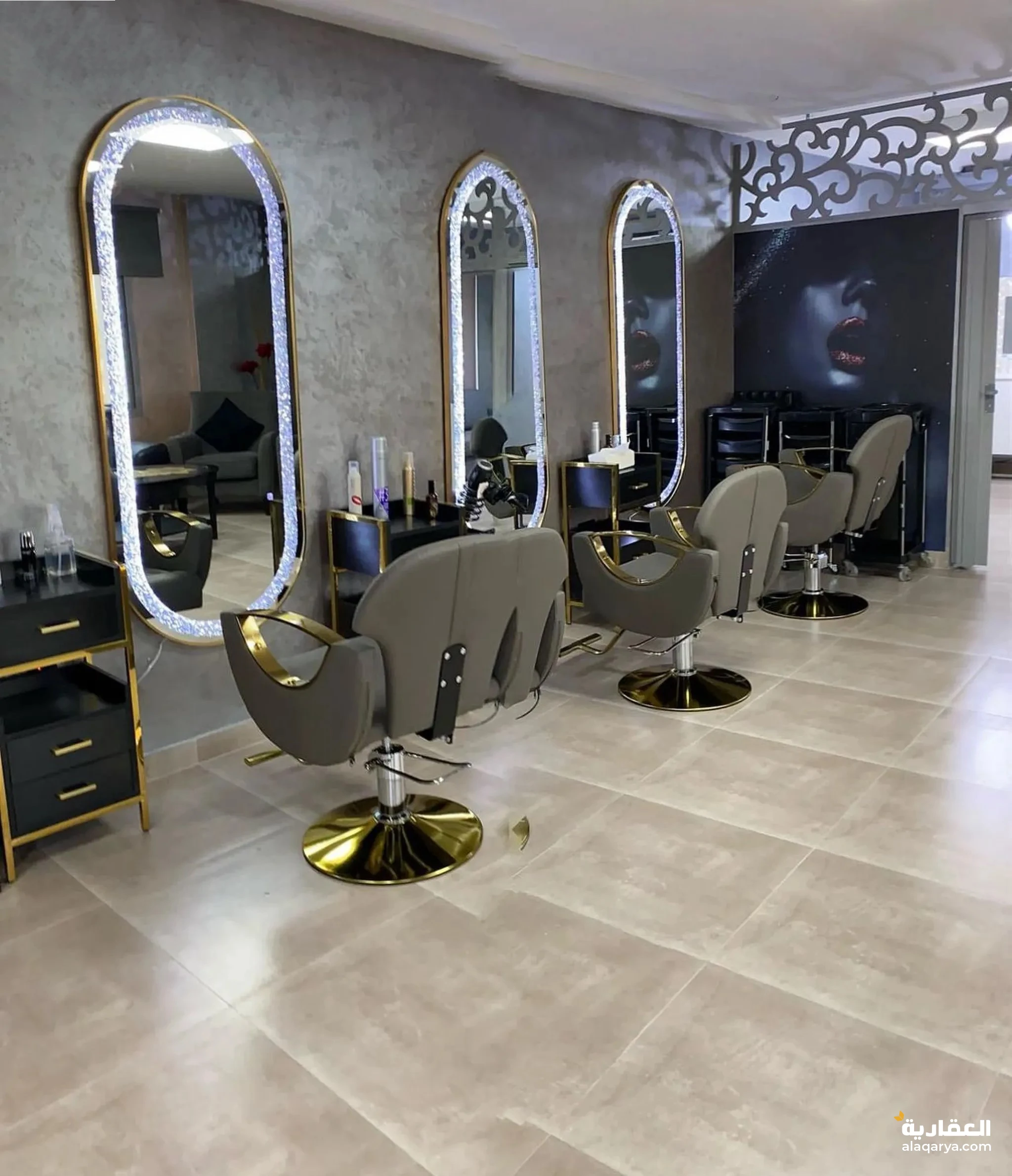 #صالون تجميل للبيع بكامل معداته وموظفينه مع الرخصه التجاريه بسعر140 وقابل للتفاوض
