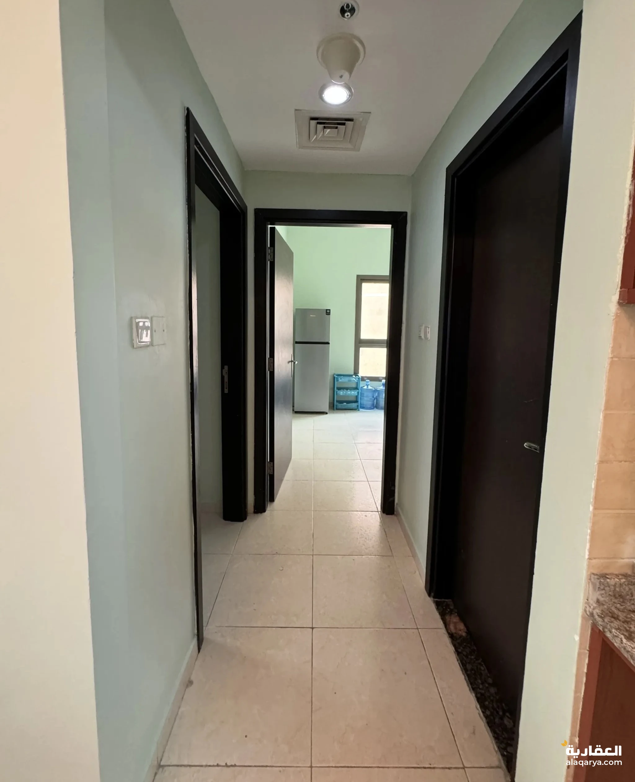 #شقه غرفتين وصاله مؤثثة بلكامل طابق عالي اطلاله مفتوحه مع باركين البنايه يتواجد جيم ويتواجد مسبح