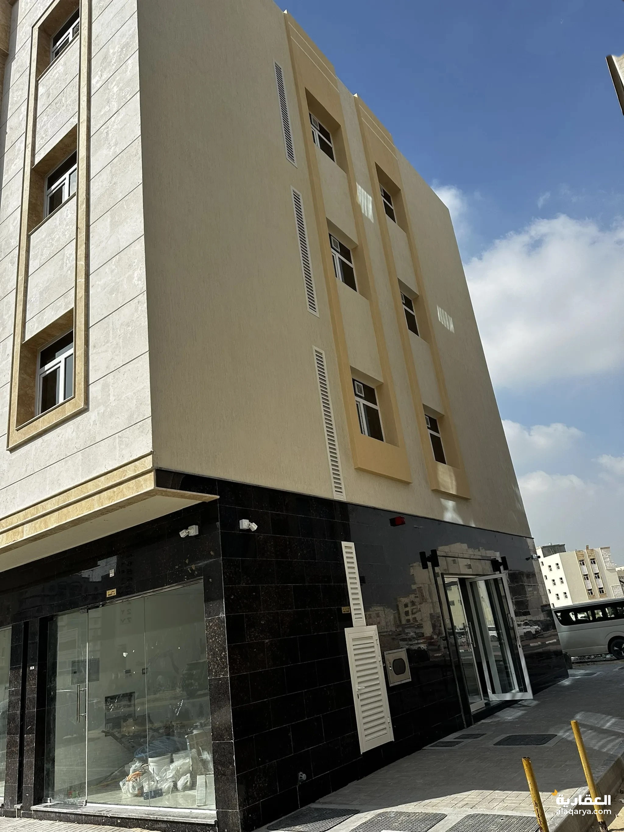 @ للبيع بناية بمساحة 3000 متر في الشارقة