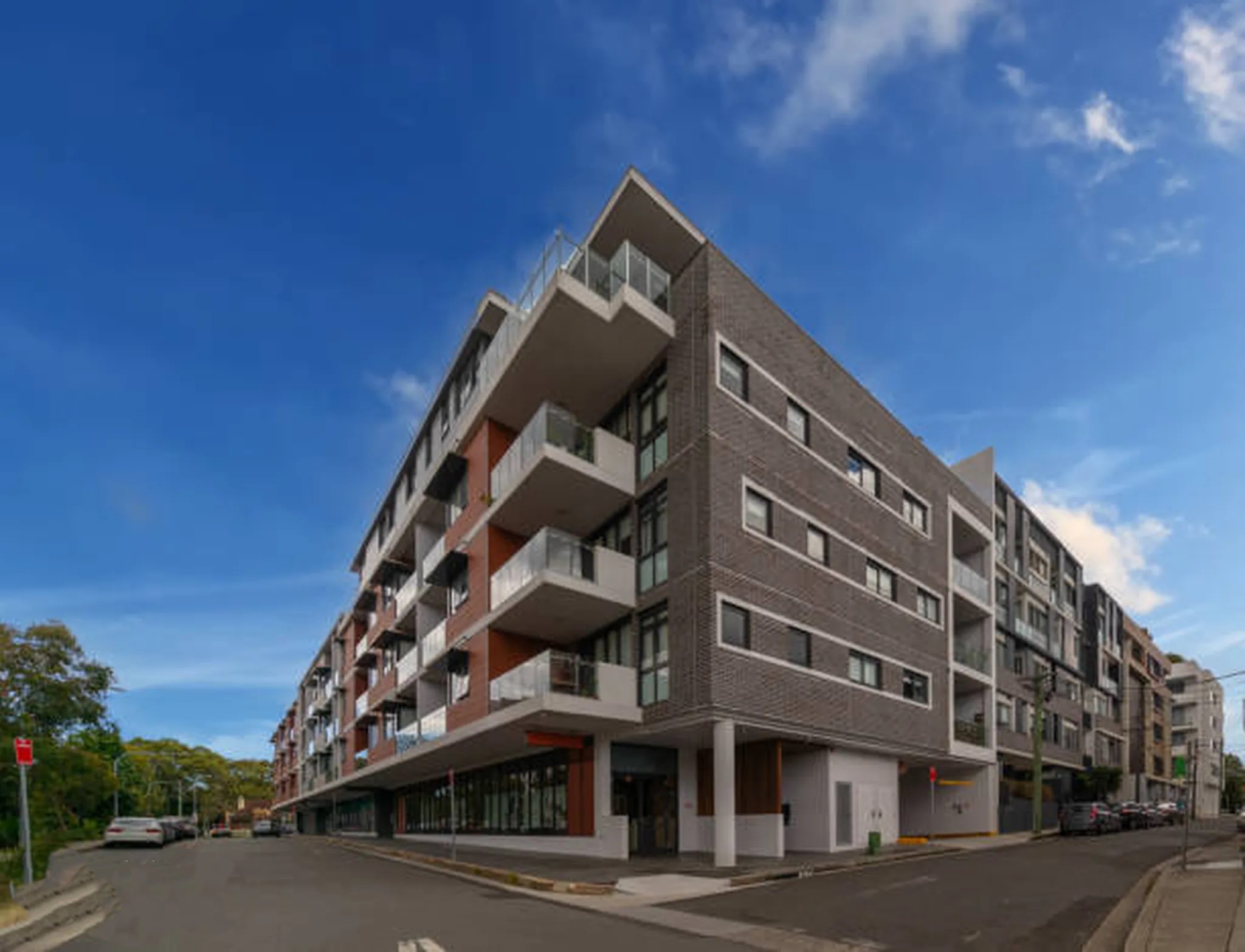 @ للبيع بناية بمساحة 34000 قدم في دبي