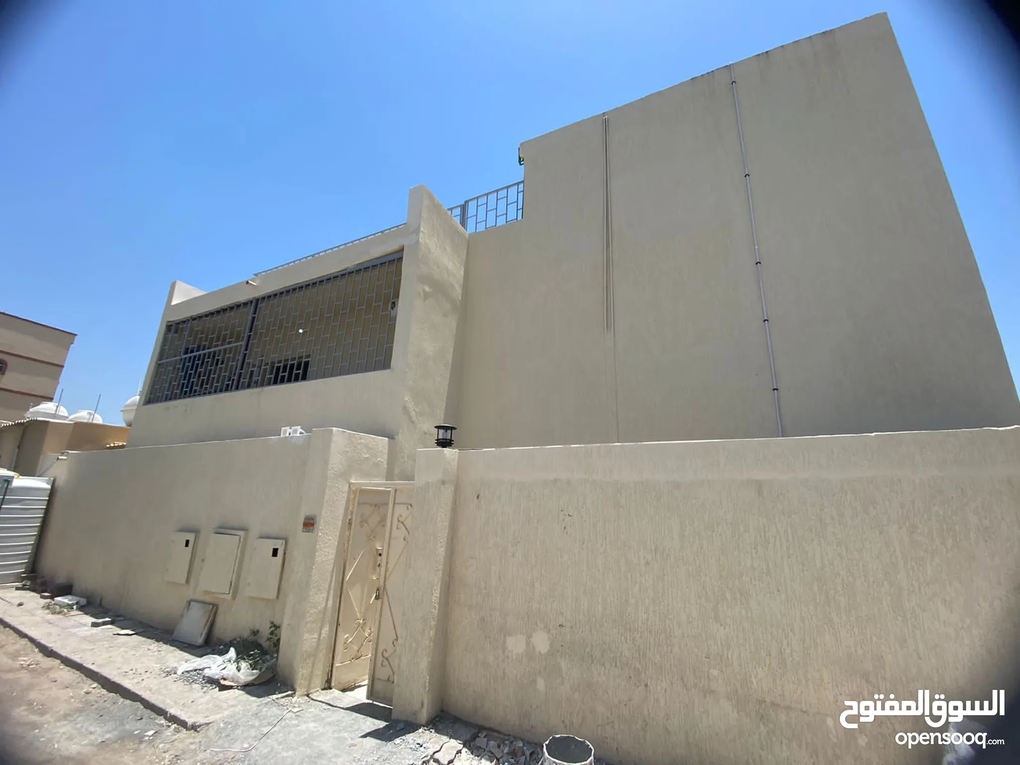 @ للبيع فلة بمساحة 2000 قدم في عجمان