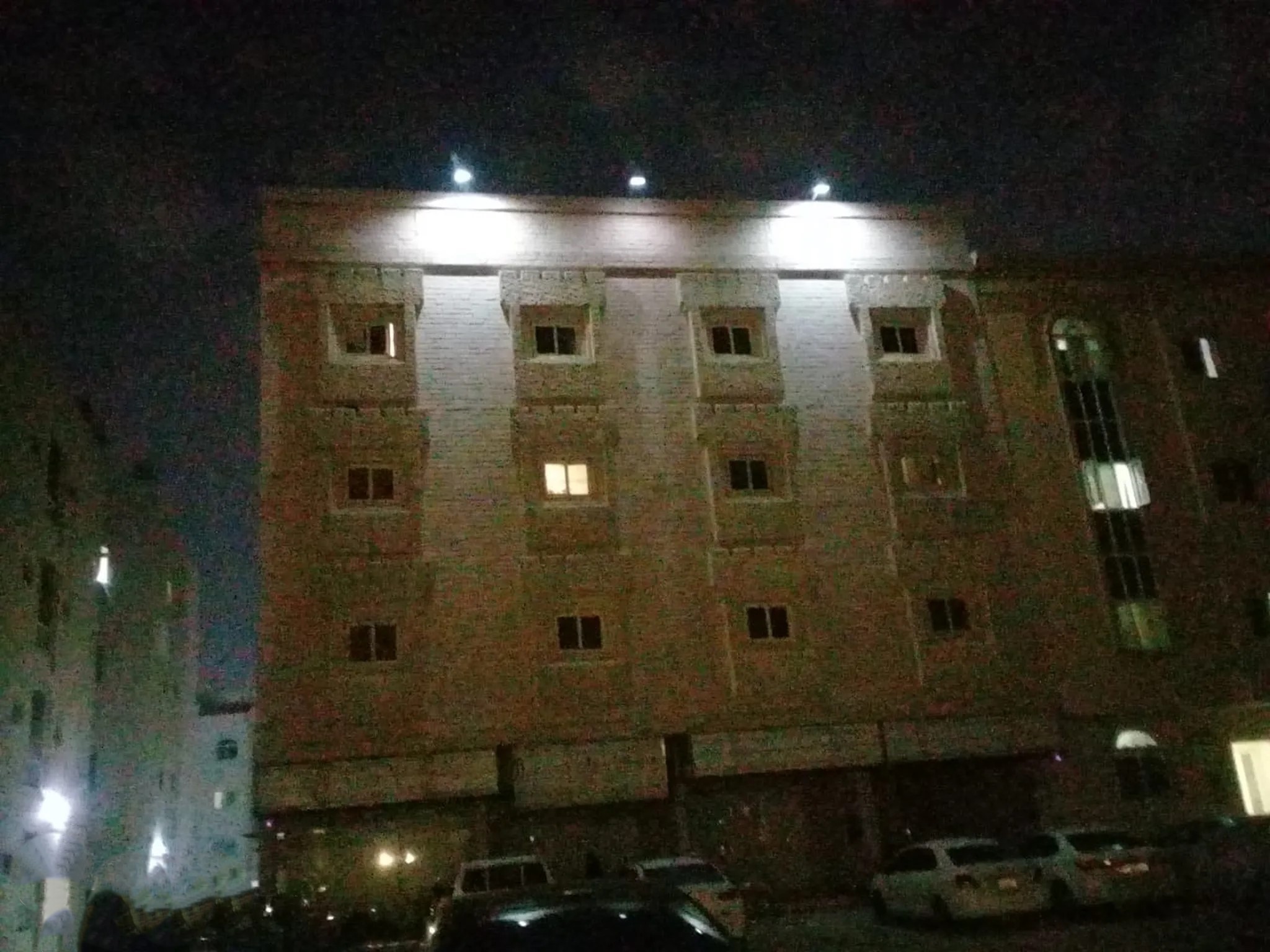 @ للبيع بناية بمساحة 6000 متر في الشارقة