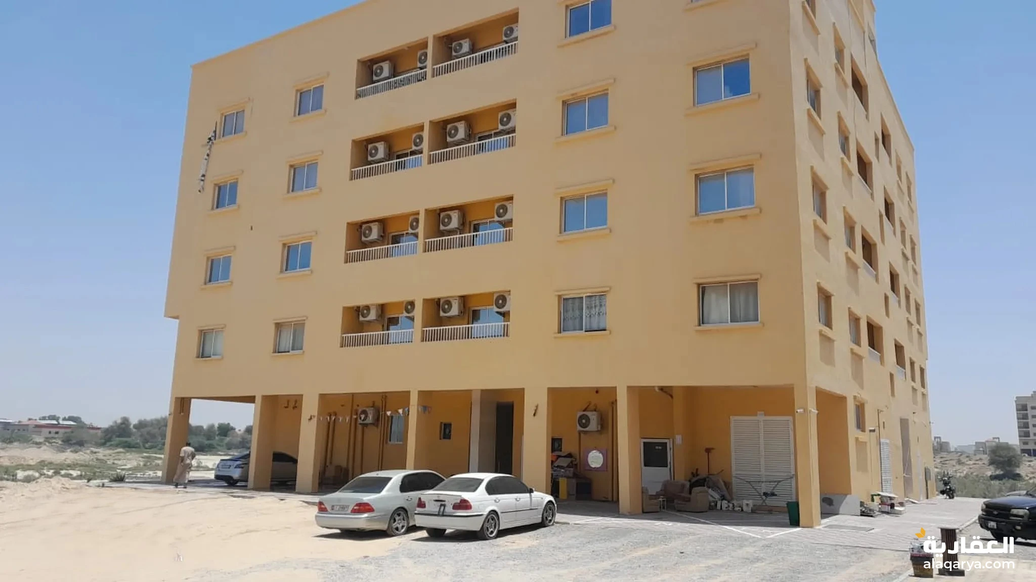 @ للبيع بناية بمساحة 10000 قدم في ضاحية السلامة