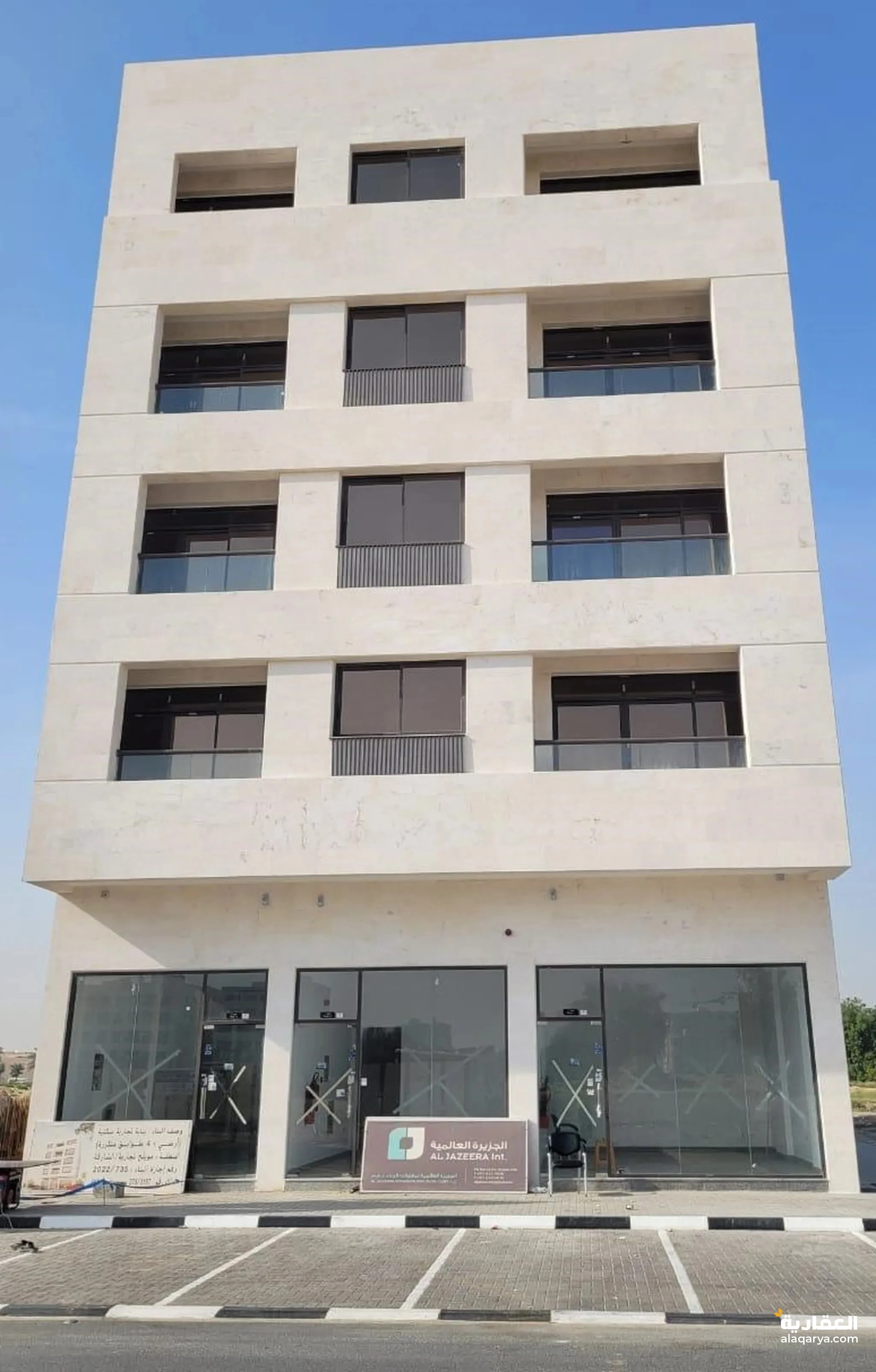 @ للبيع بناية بمساحة 500 متر في الشارقة