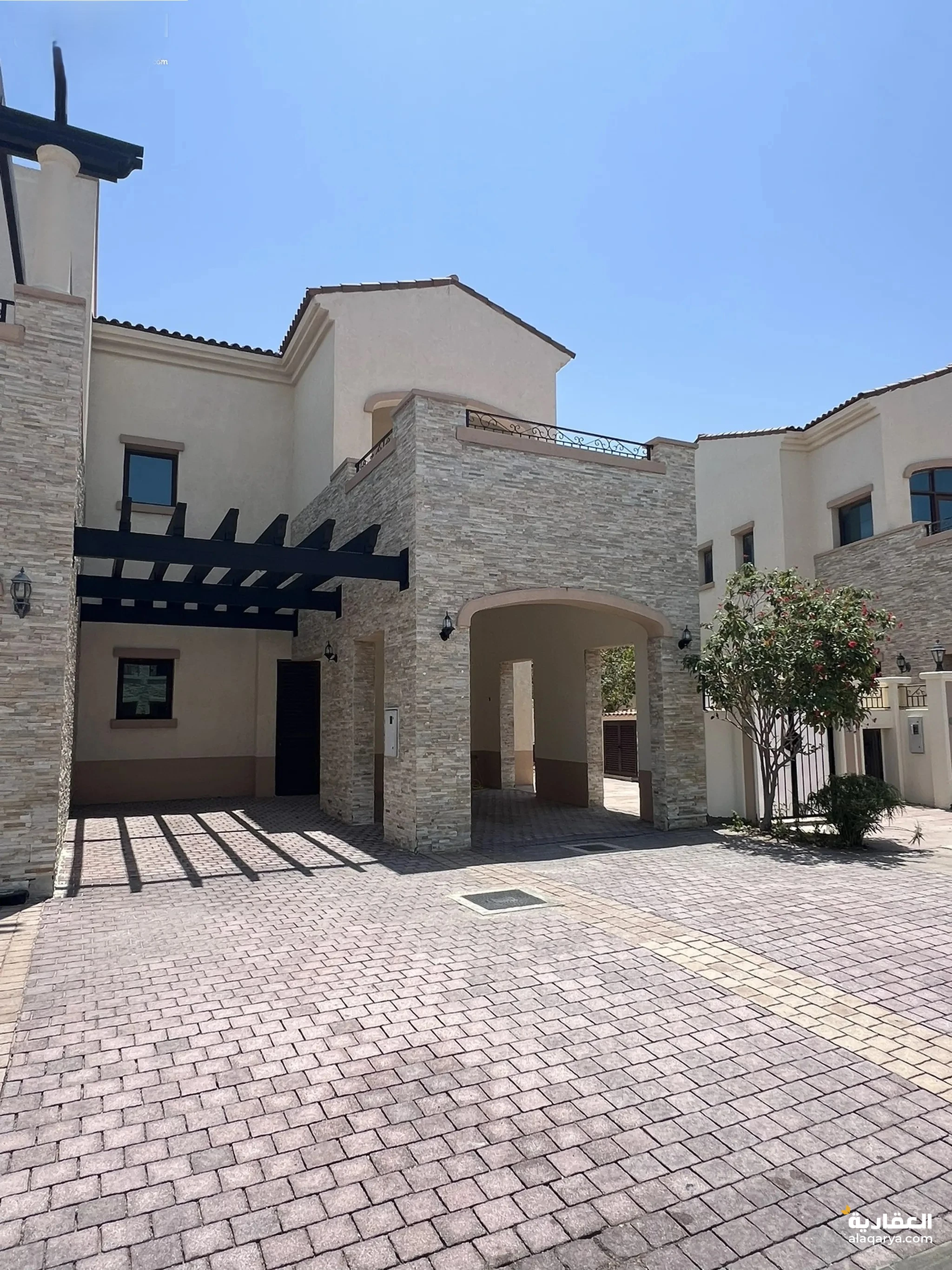 @ للبيع فيلا بمساحة 4970 متر في ابو ظبي