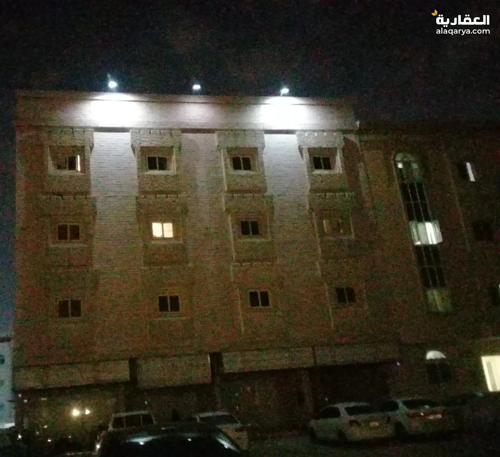 @ للبيع بناية بمساحة 6000 متر في الشارقة