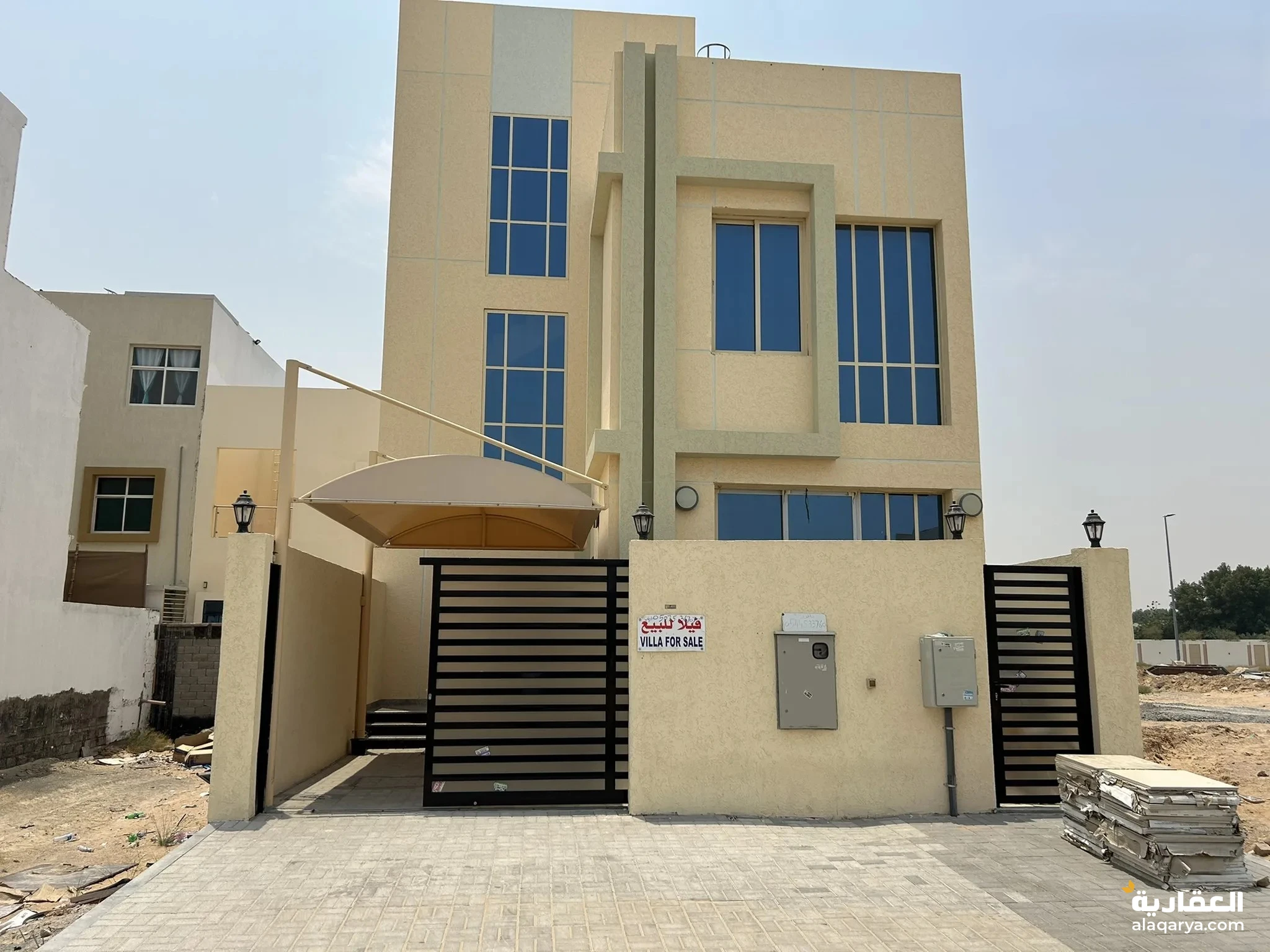 #للبيع تاون هاوس 3غرف ماستر مع غرفة خادمة ارضى و إول و روف شاملة كهرباء ومياه ومكيفات