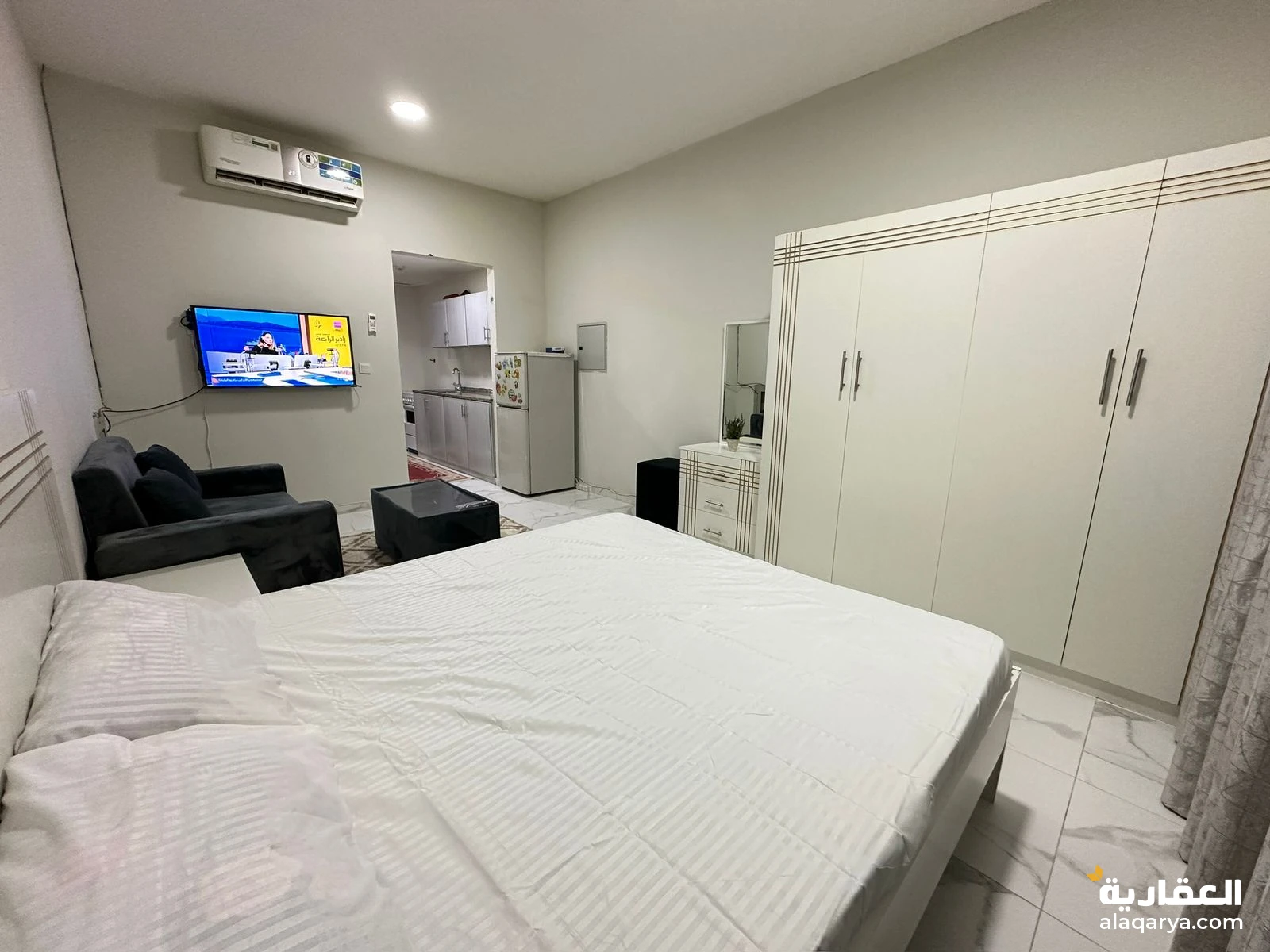 استديو مفروش فرش نضيف جدا ومعقم بالكامل