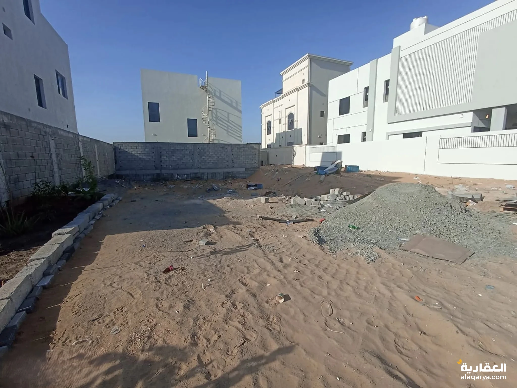 # للبيع ارض في الروضه كورنر سكني استثماري