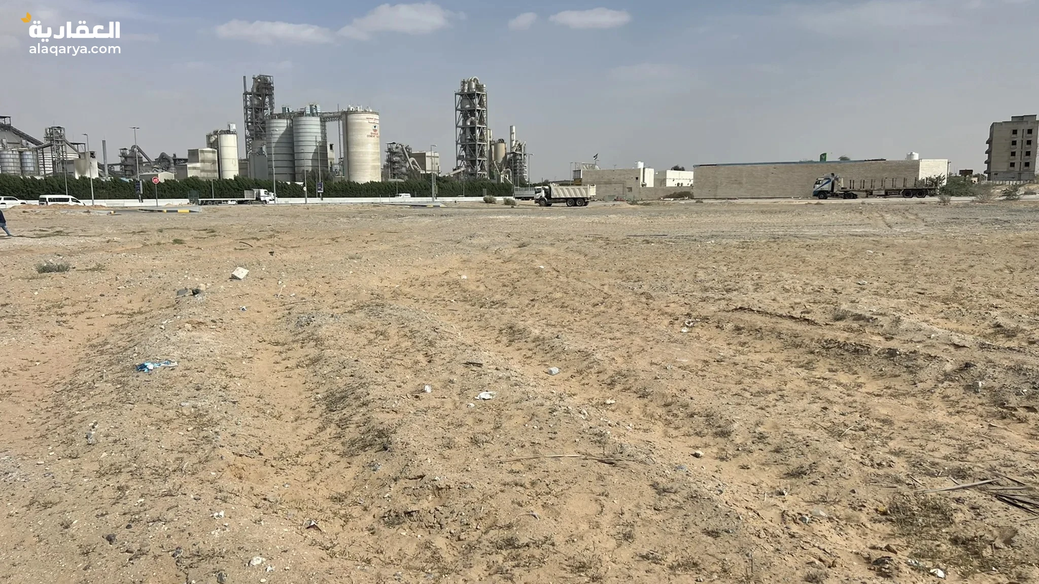 للبيع ارض تجاريه تملك مواطن او خليجي شارع رئيسي ارضي واربعه موقع مميز مقابل مصنع الاسمنت 2900قدم