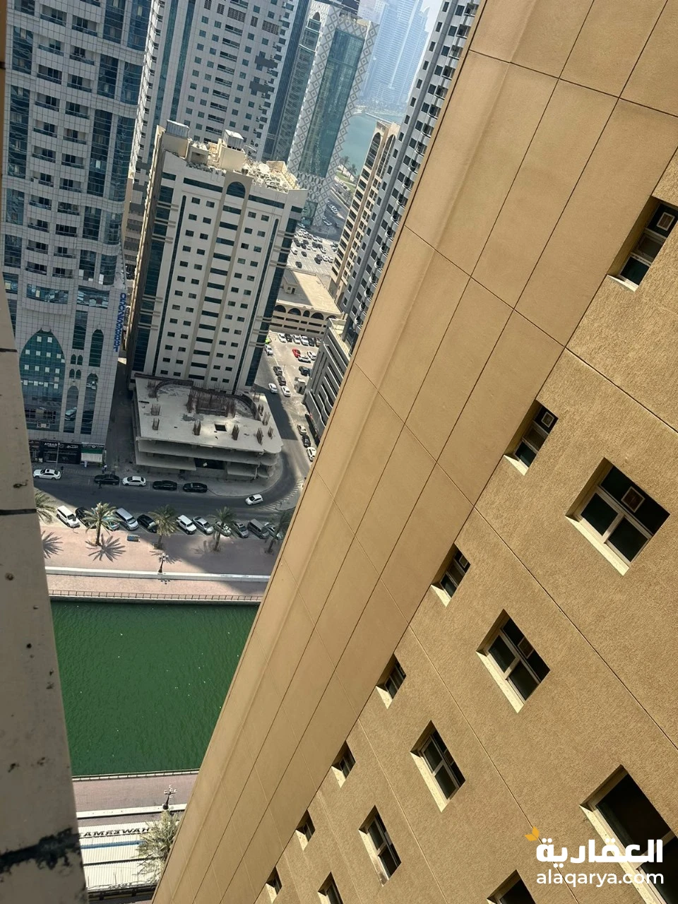 شقة للبيع في الشارقة المجاز 3 القصباة ثلاث غرف وصالة  + بلكونة معا باركن موقع مميز برج متكامل الخدمات جيم مسبح صاله العاب المساحة 1387 قدم مربع السعر 680الف