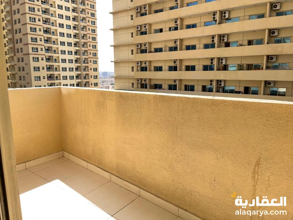 شقة للبيع في مدينة الامارات عجمان العامرة غرفة وصالة مساحة كبيرة 980 قدم مربع قريب من كل الخدمات دقيقه من شارع الشيخ محمد بن زايد