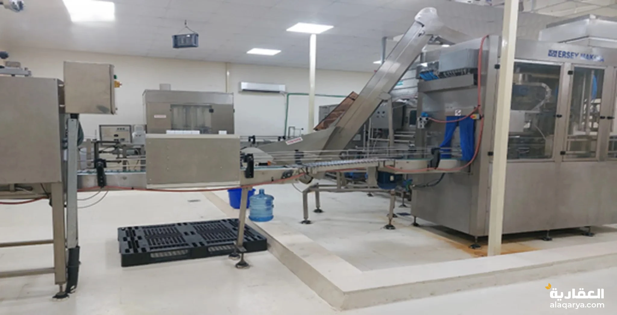 #للبيع ... مصنع لانتاج مياه معبأة للبيع لديه عملاء بيع وتعبئه - بمنطقة آيكاد الصناعية أبوظبى