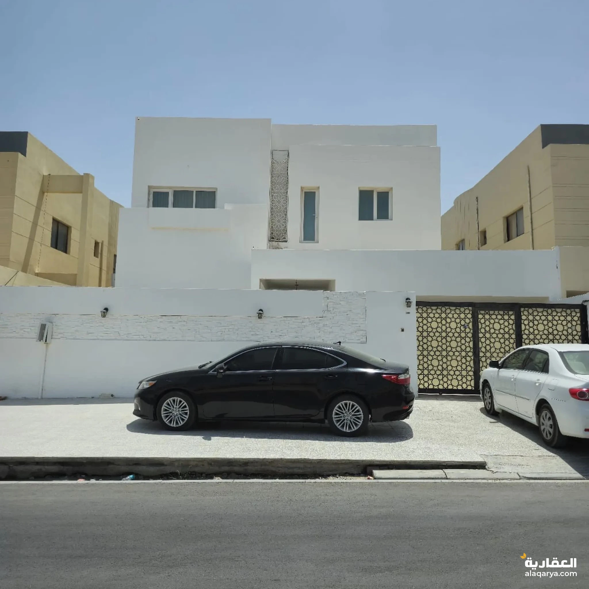 #(عادل)فيلا للبيع بمنطقه الروضه 3مساحه الارض 4000قدم. مساحه البناء 4400 قدم تتكون من خمس غرف نوم