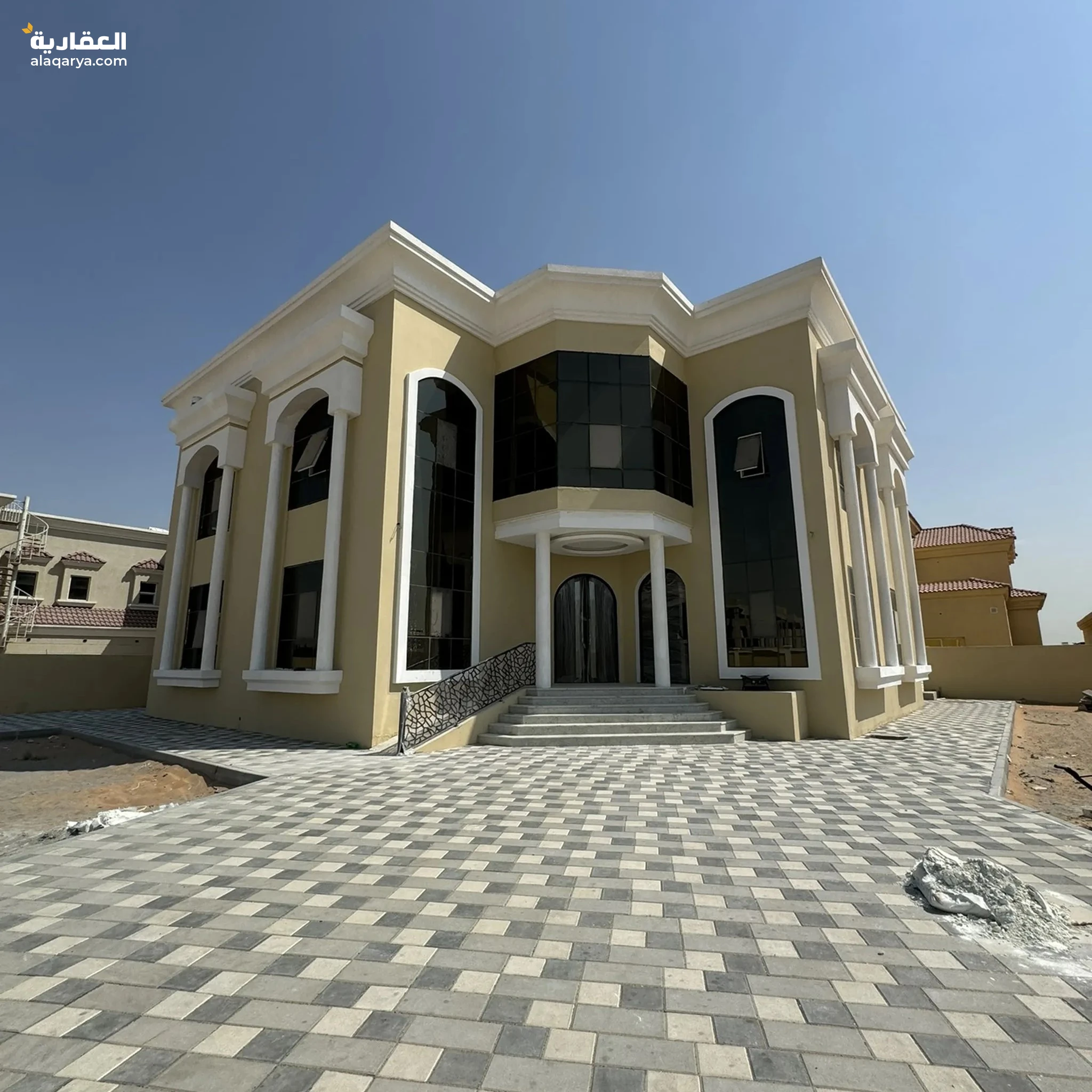 #للبيع فيلا فخمة مواطن وخليجي فقط جديده إول ساكن جنب مول الرحمانيه 6 غرف مساحة الارض 15،500 قدم