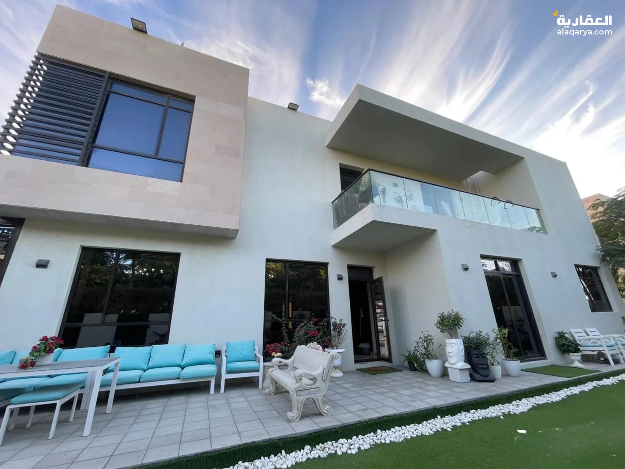 #للبيع فيلا راقيه في الشارقه مطله على الحديقه العامه / منطقة الطي ( نسمه ريزيدنس )