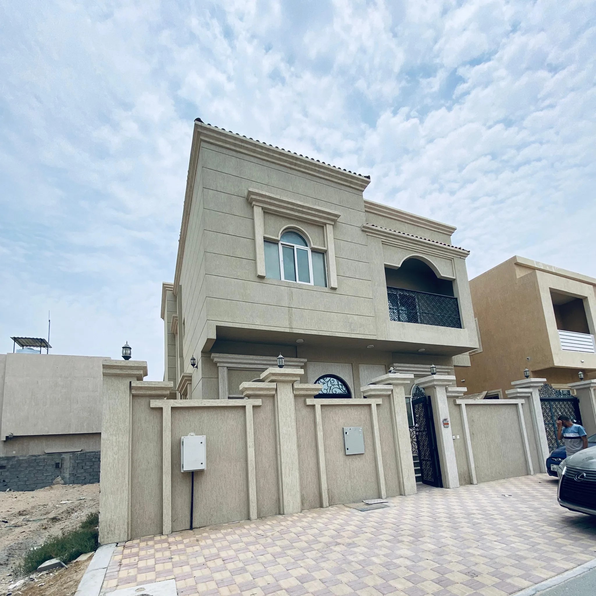 #فيلا للبيع – منطقة الحليو 2 تشطيب راقٍ ومساحة واسعة الموقع: الحليو 2 – عجمان