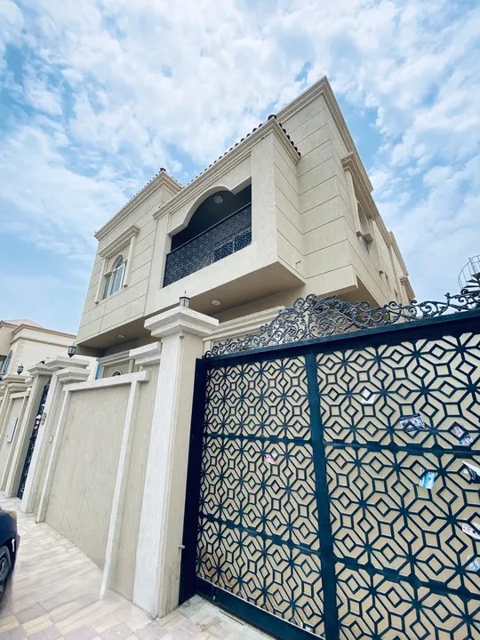 #للبيع فيلا بتصميم مودرن مميز مع ارتداد كبير امام الفيلا تملك حر لجميع الجنسيات بدون دفعه مقدمه