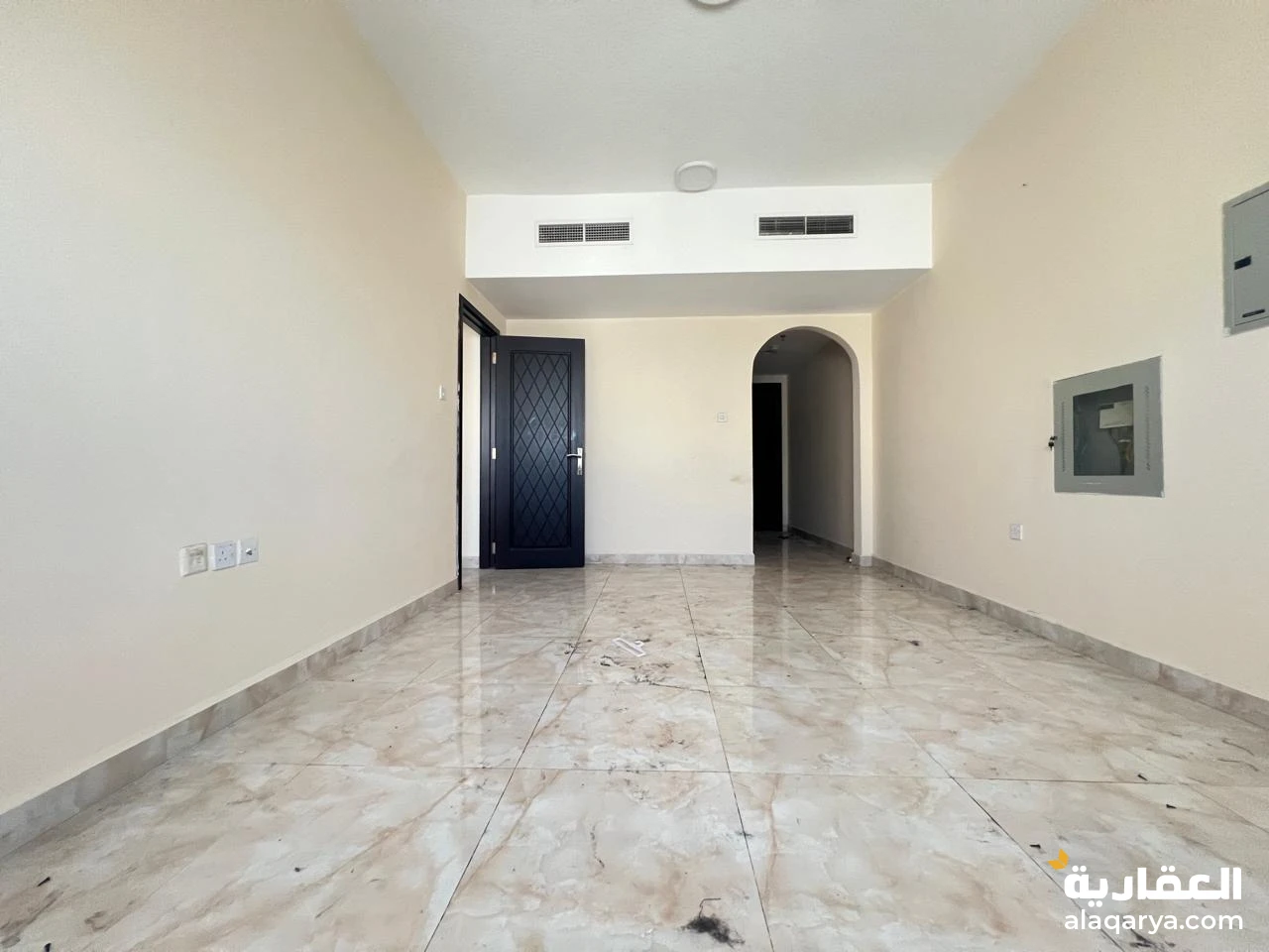 غرفه وصاله للإيجار السنوي في الروضة٢