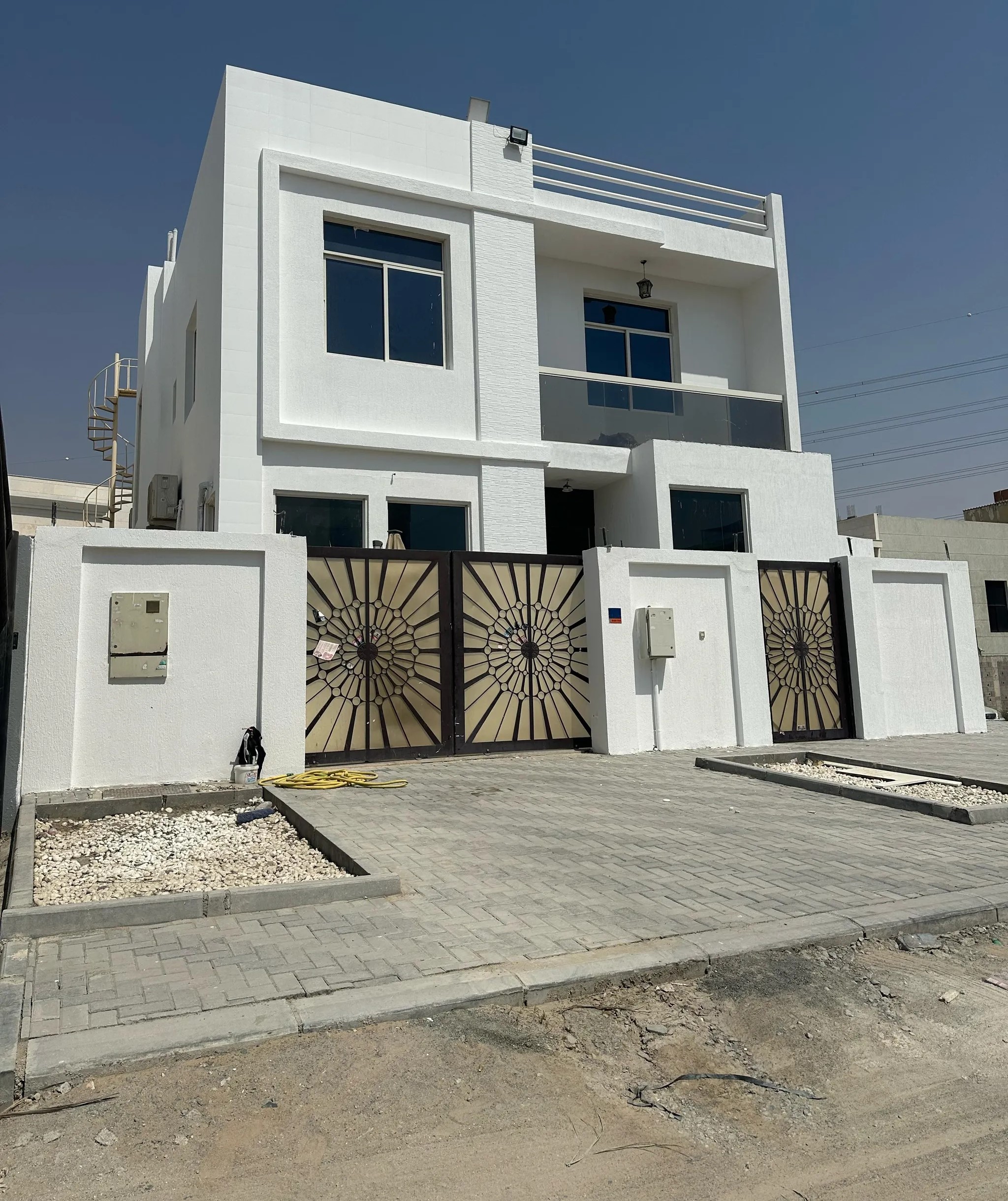 #فيلا زاوية من طابقين