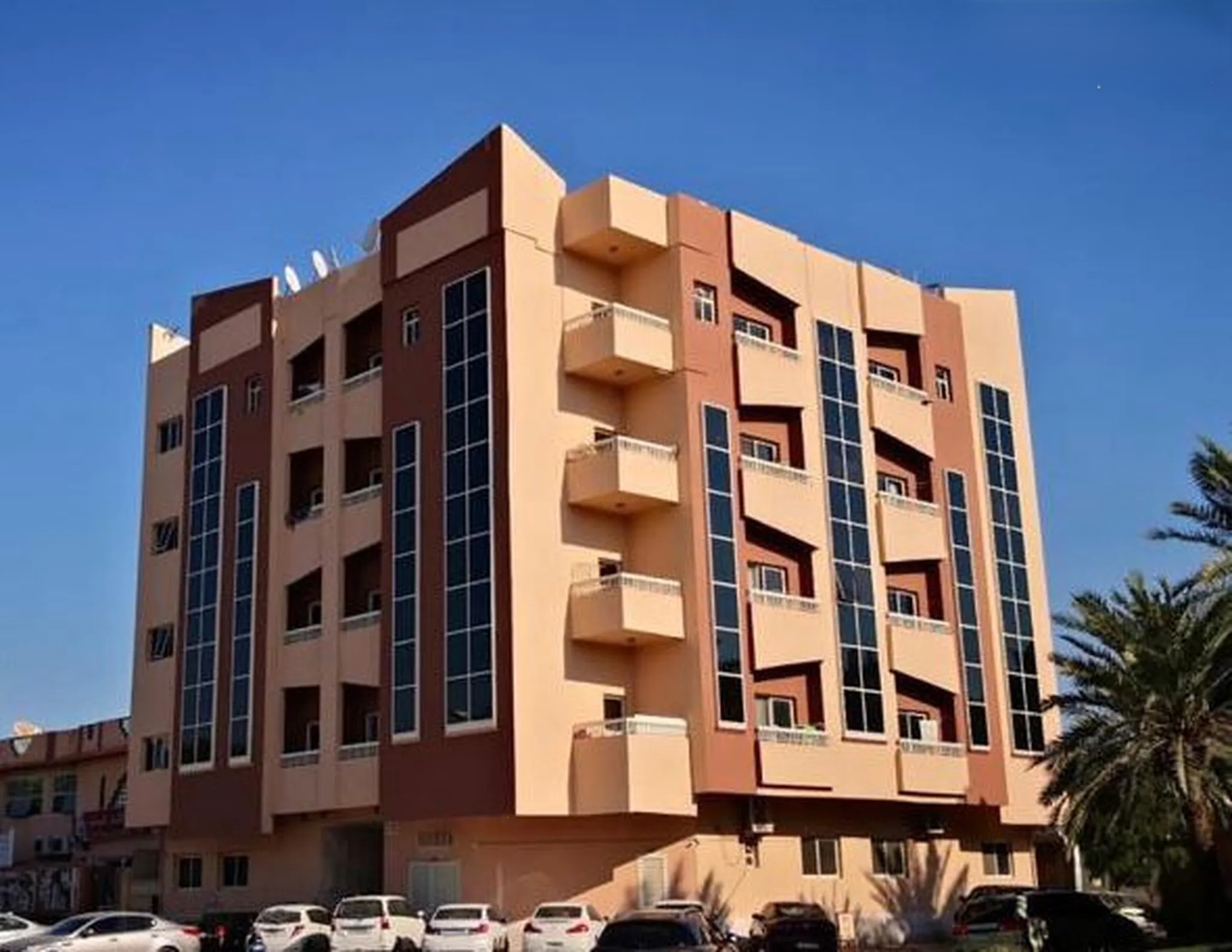 #بناية للبيع عجمان الراشدية فيها 47 شقة استثماريةدخل سنوي 10%من قيمة البيع