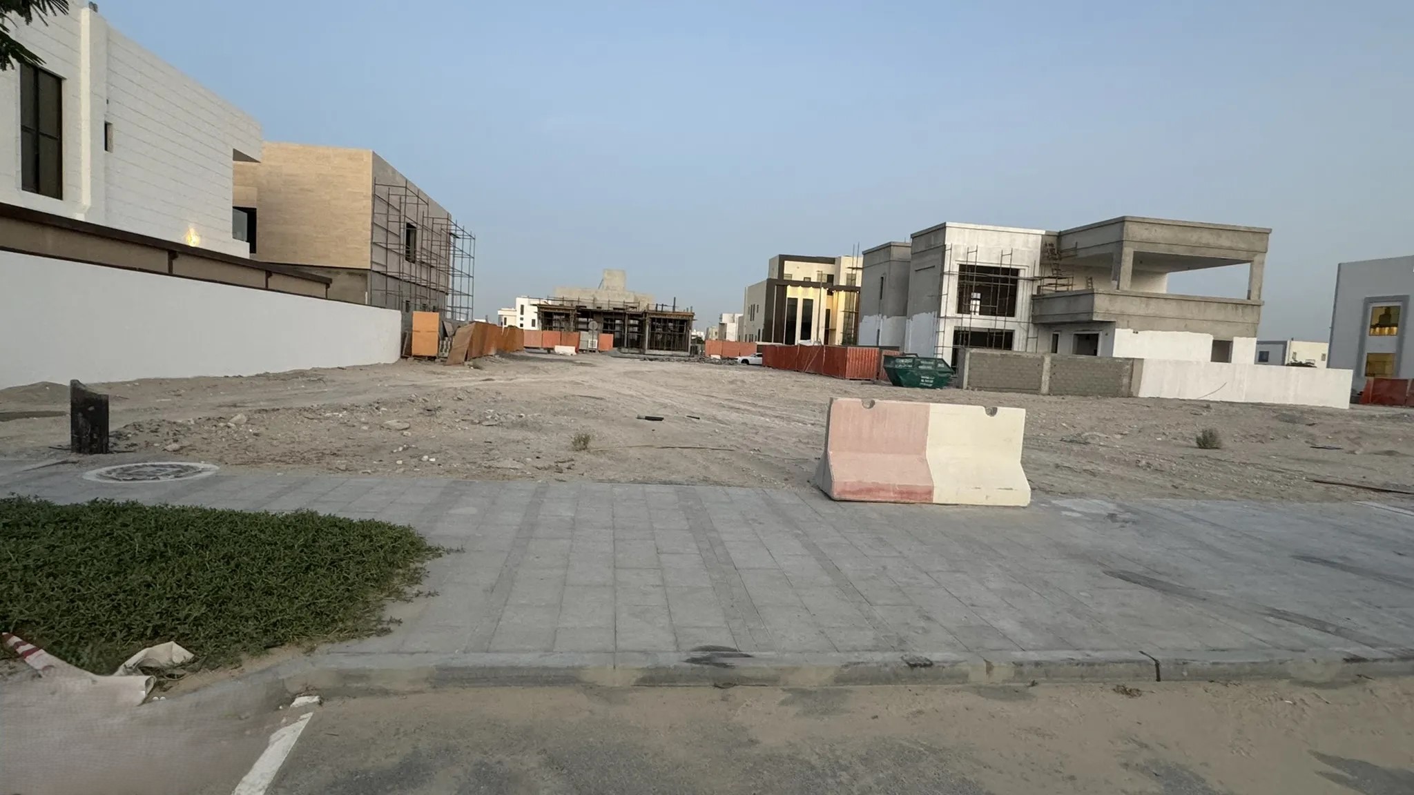 #من المالك مباشرةً : ارض واسعه للبيع في الشامخه (ريمان 1) - 8072 قدم دبل روو