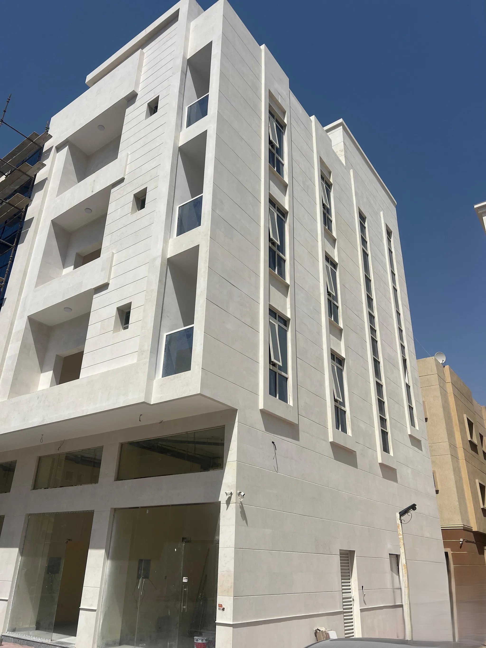 #للبيع بناية جديدة – أول ساكن – منطقة العالية / عجمان