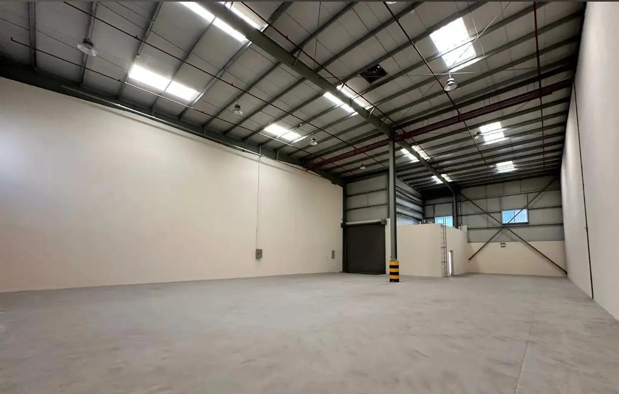 #مخزن للبيع فى دبي منطقة الورسان فقط 3500,000 مكيف مساحة 20 الف قدم