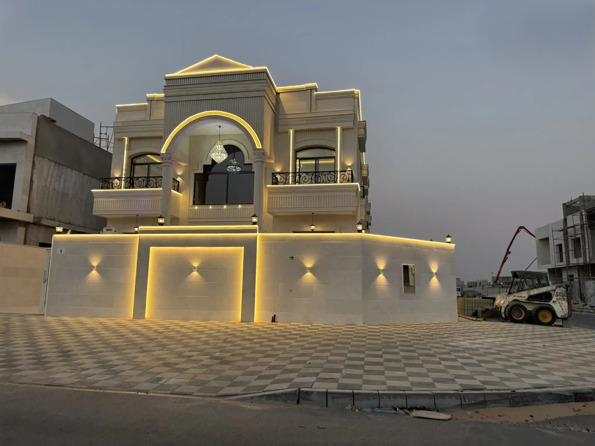 #تملك فيلا كلاسيك بعجمان كاش أو على أقساط تصل ل300 قسط ، تشطيبات مميزة جدا .