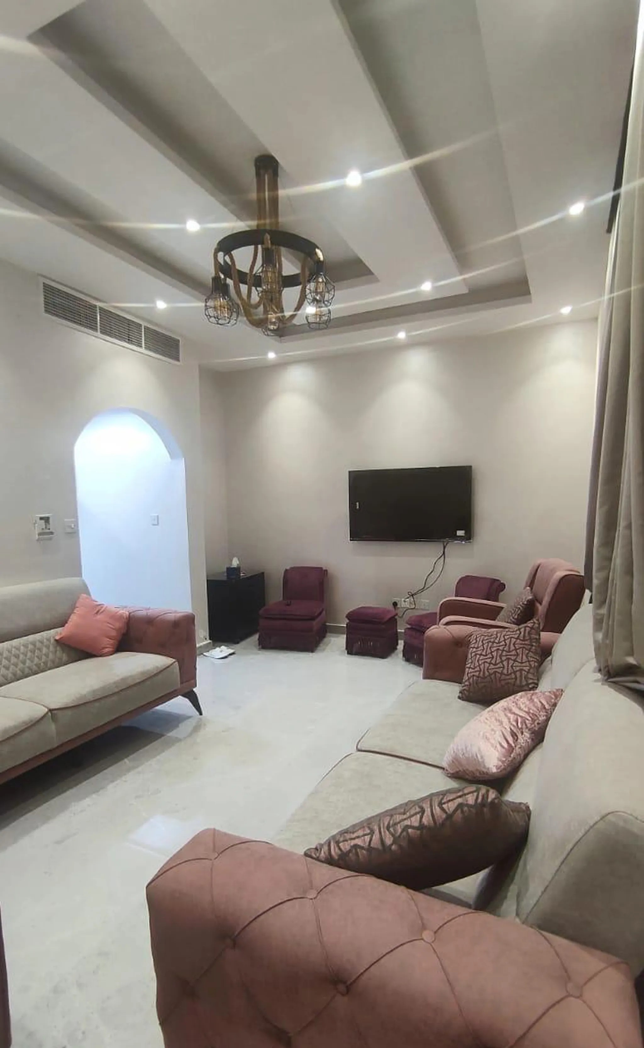 #متاح شقه غرفه وصاله مع موقف سياره