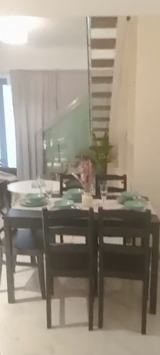 شقة طابقين وغرفتين ، في مجمع سكني