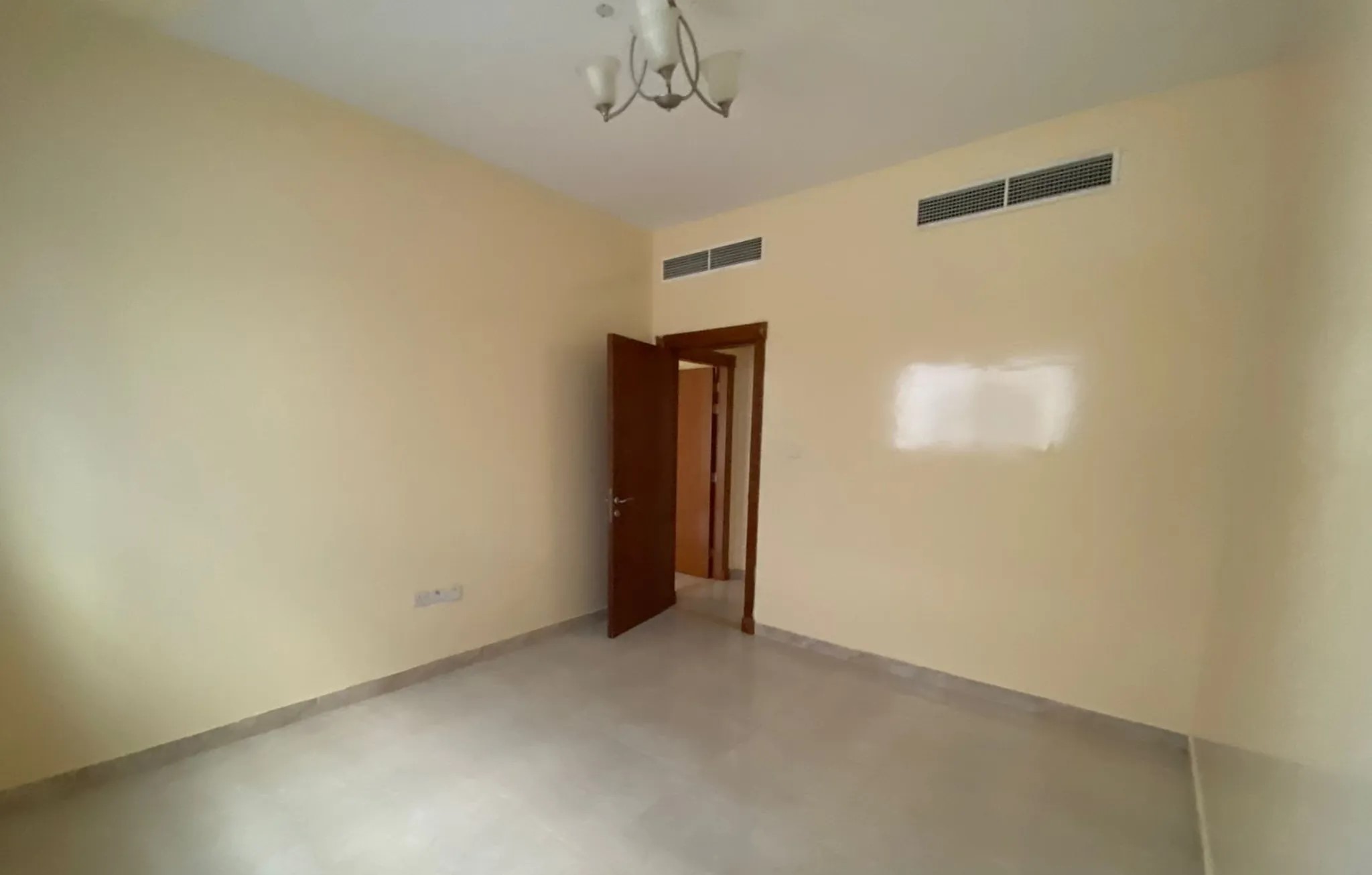 #شقة غرفتين وصاله 2حمام شارع الكويت للايجار السنوى