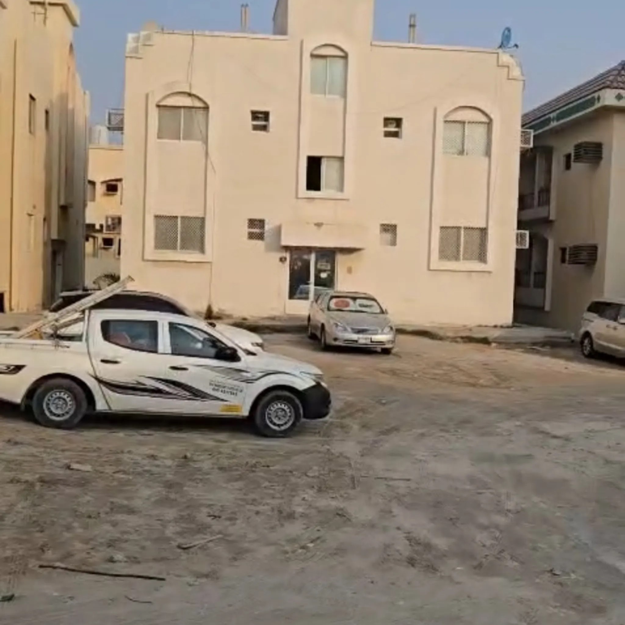 #ارض تجارية فاليرموك الشارقة