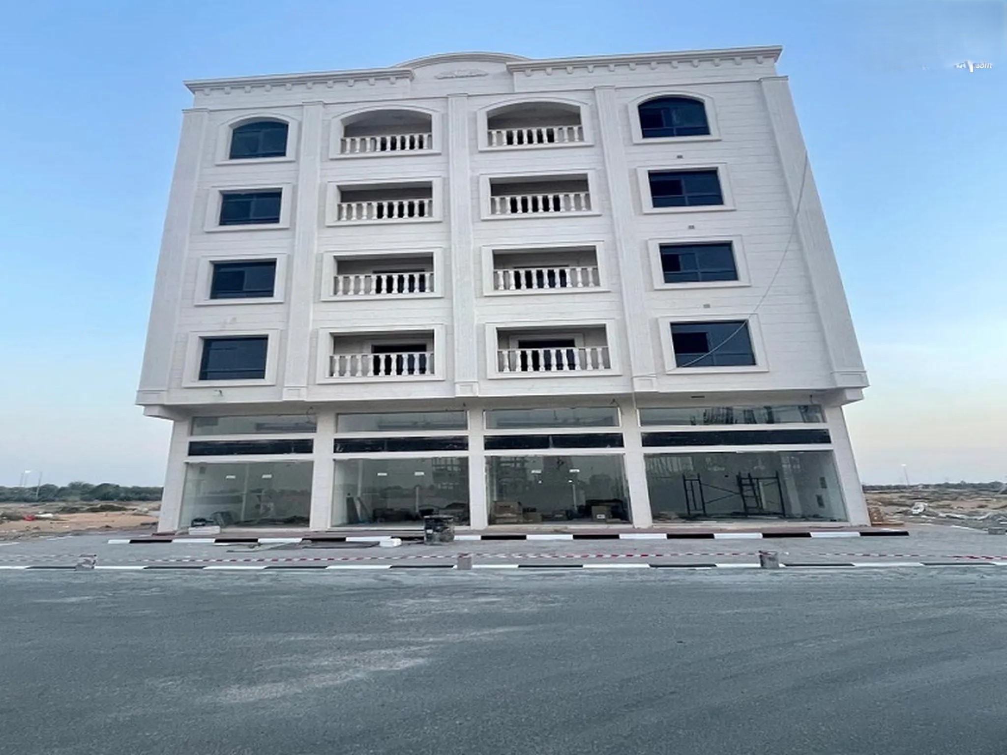 #فرصة استثمارية رائعة بناية للبيع في العالية اول ساكن بسعر ممتاز /يمكن بيع الشقق داخل البناية منفردة