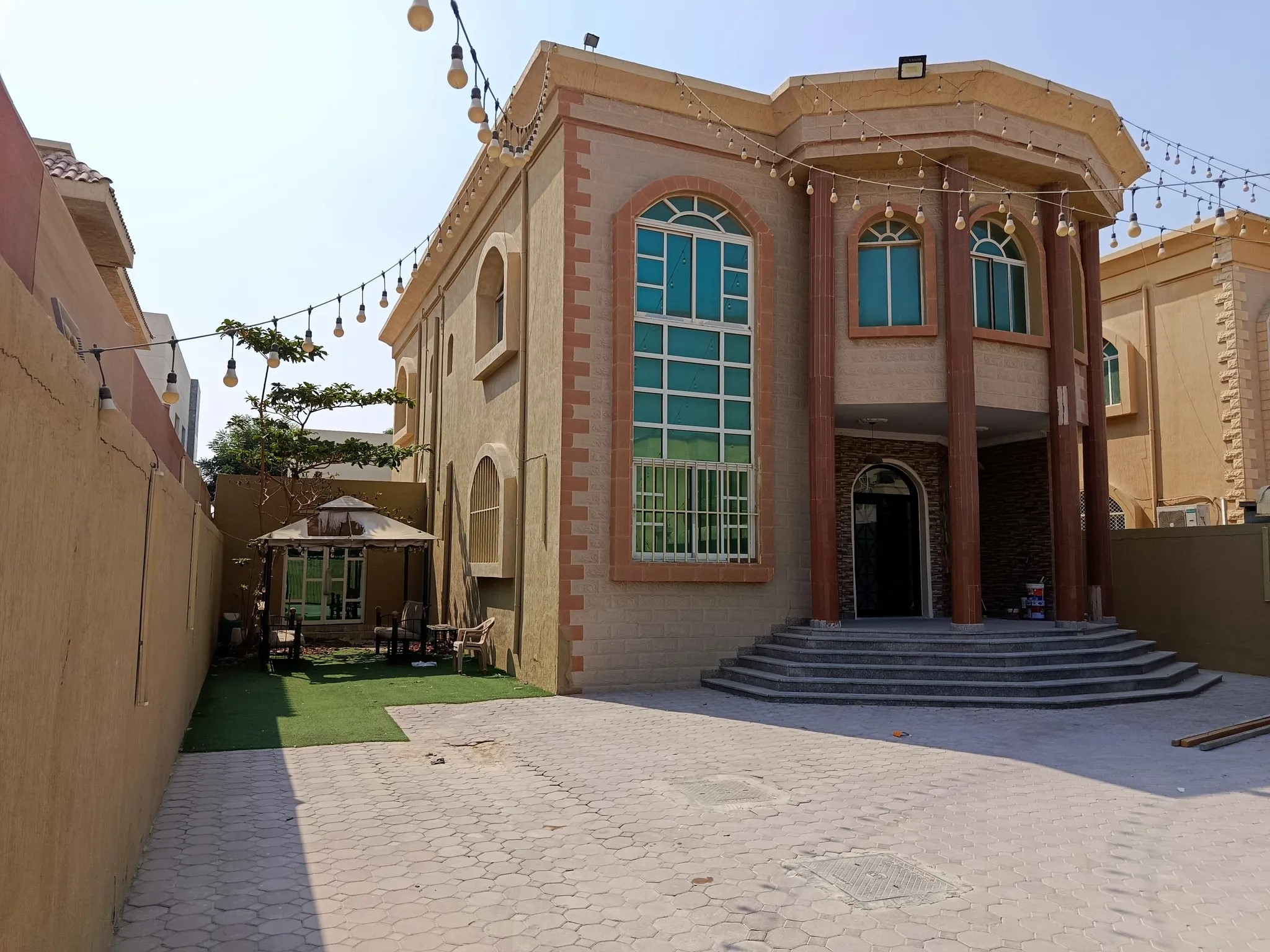 #فيلا كبيرة للإيجار بمنطقة المويهات 1قريبة لشارع التلة