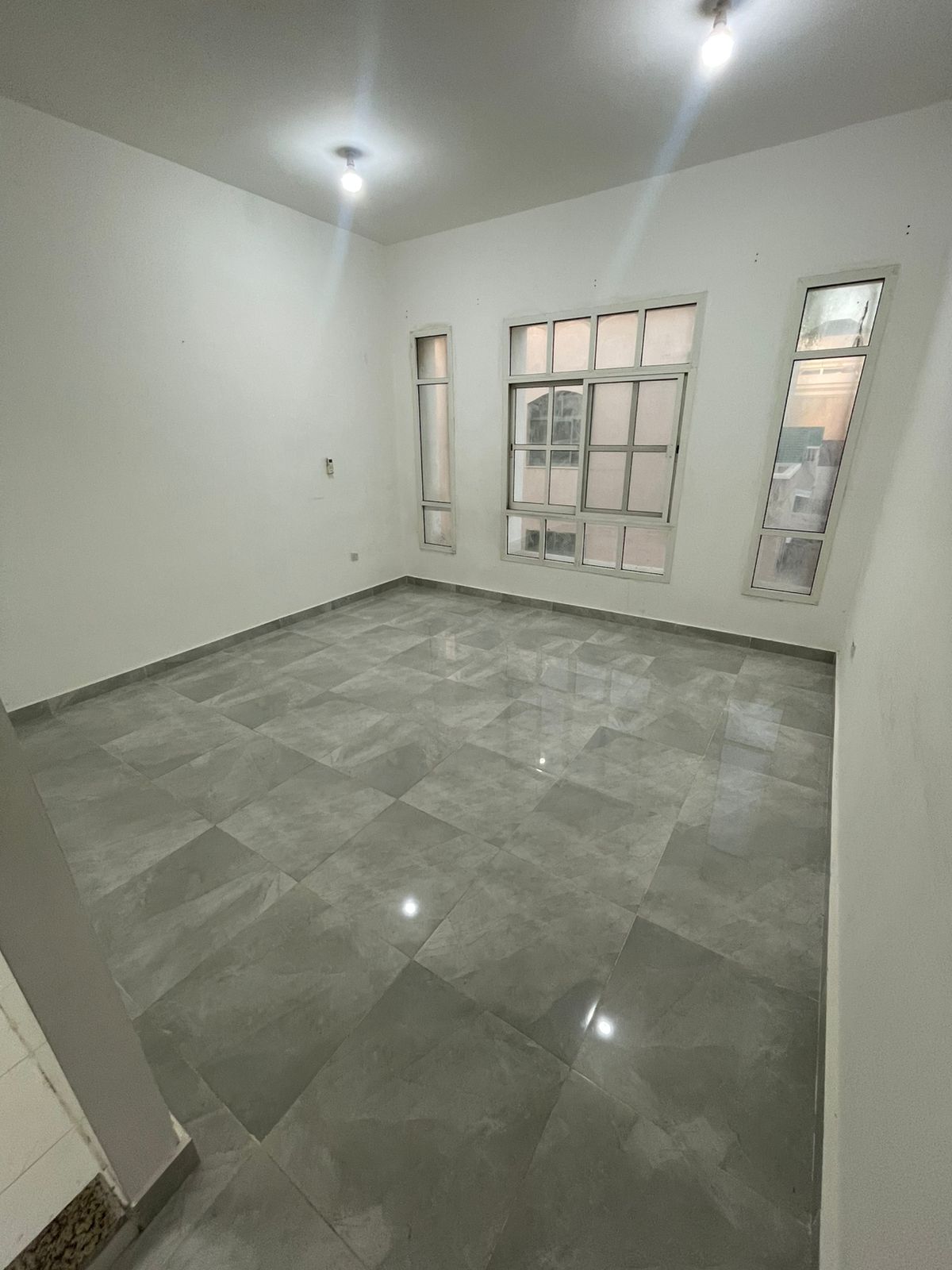 للايجار ستوديو في العين هيلي شعبيه الحمرا اول ساكن