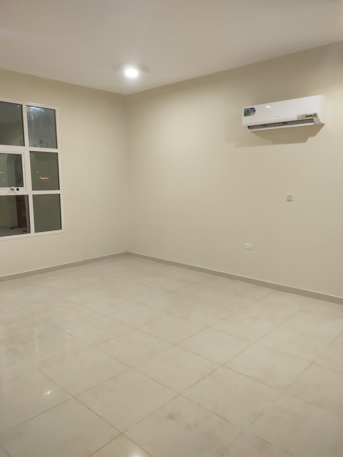 للايجار غرفه وصاله في العين شهري مفروش أو بدون