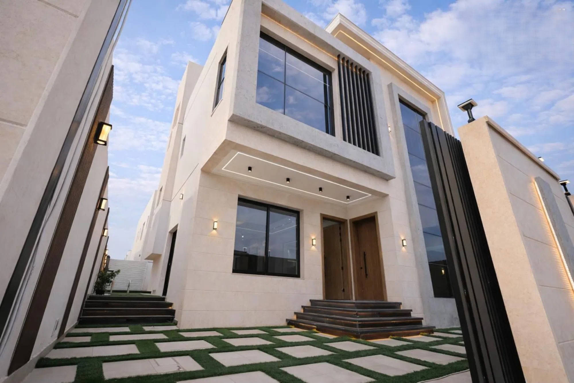 #فيلا طابقين فاخره بمنطقه الزاهية