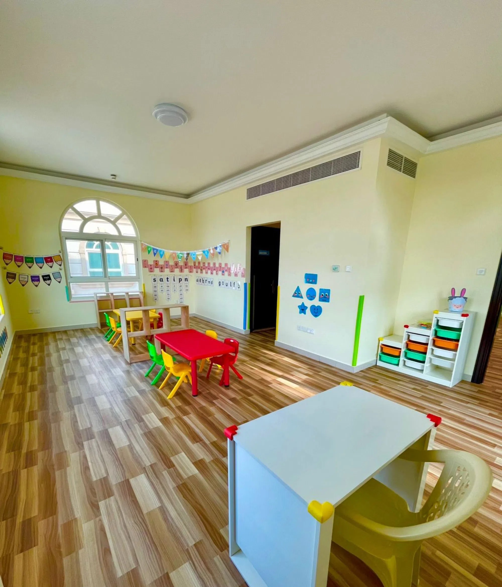 #للبيع حضانة اطفال